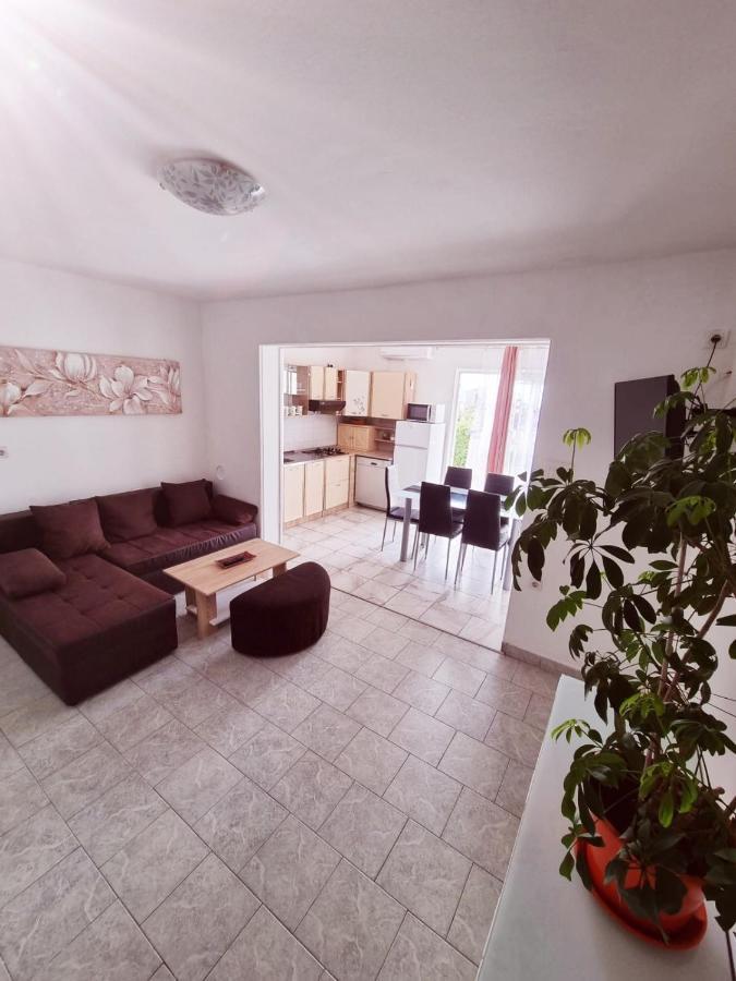 Apartments Nada Krk Town Luaran gambar